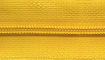 gelb title=