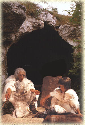 Alte Neandertalerin und Mdchen