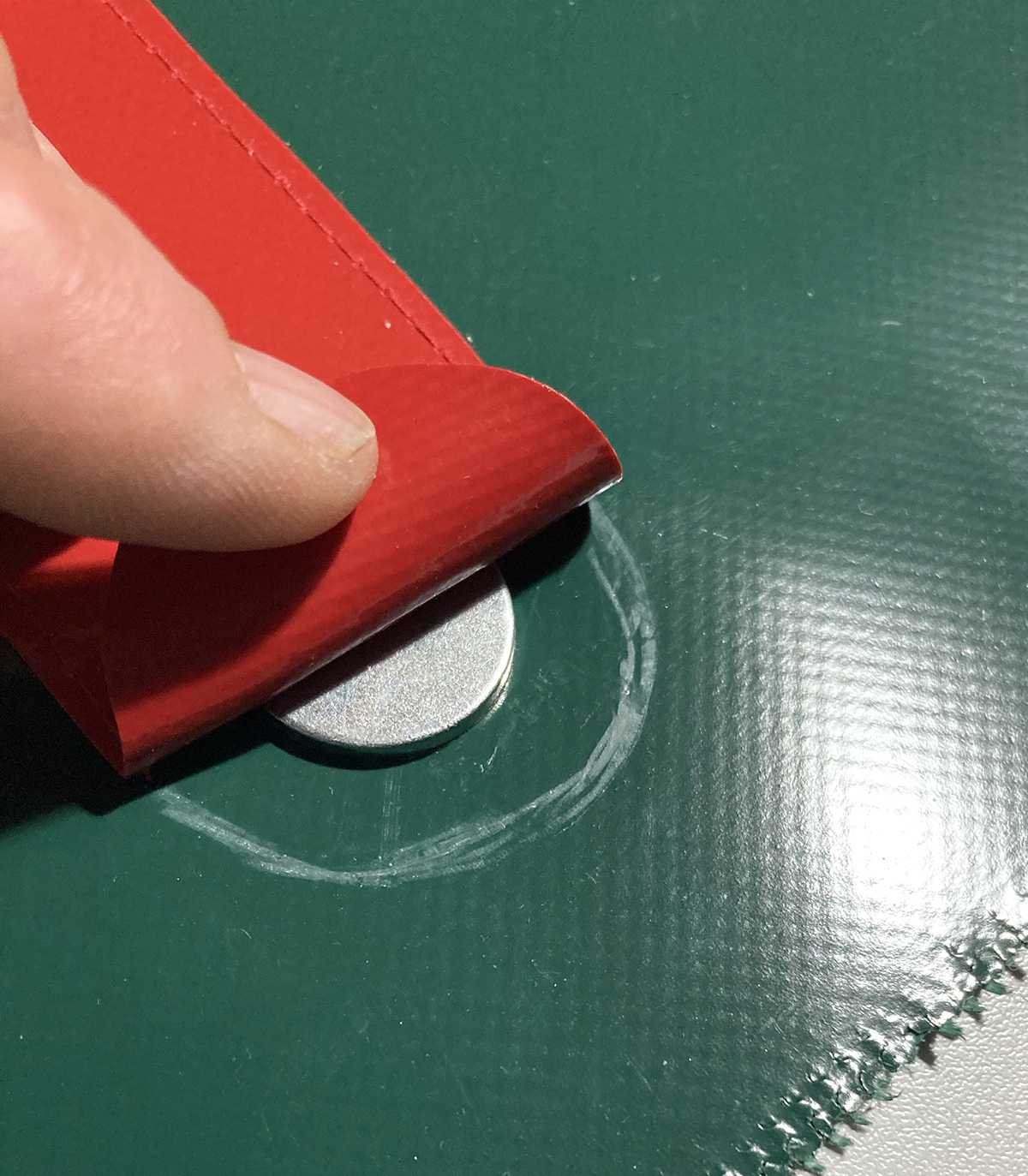 Metallscheibe einschieben Metallscheibe einschieben