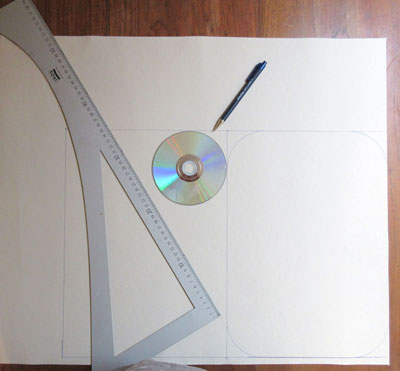 Die Ecken mit Hilfe einer CD abrunden