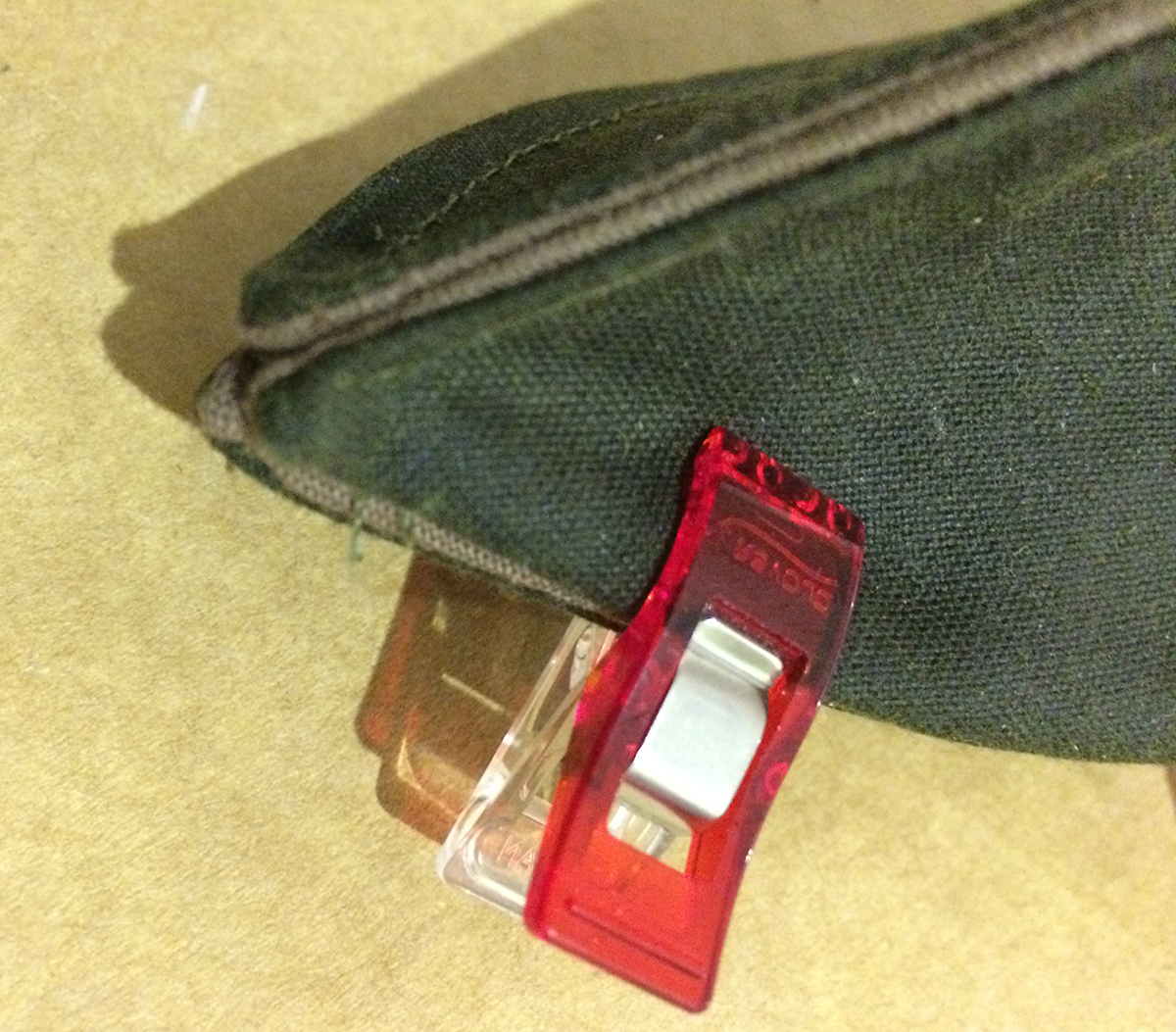 Etui schließen