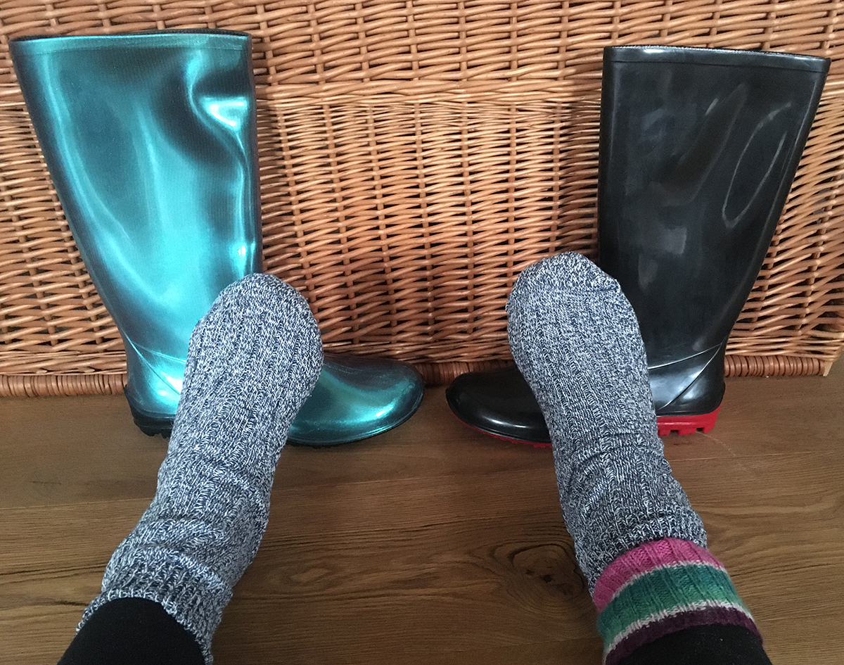 Stiefel anprobieren Stiefel anprobieren