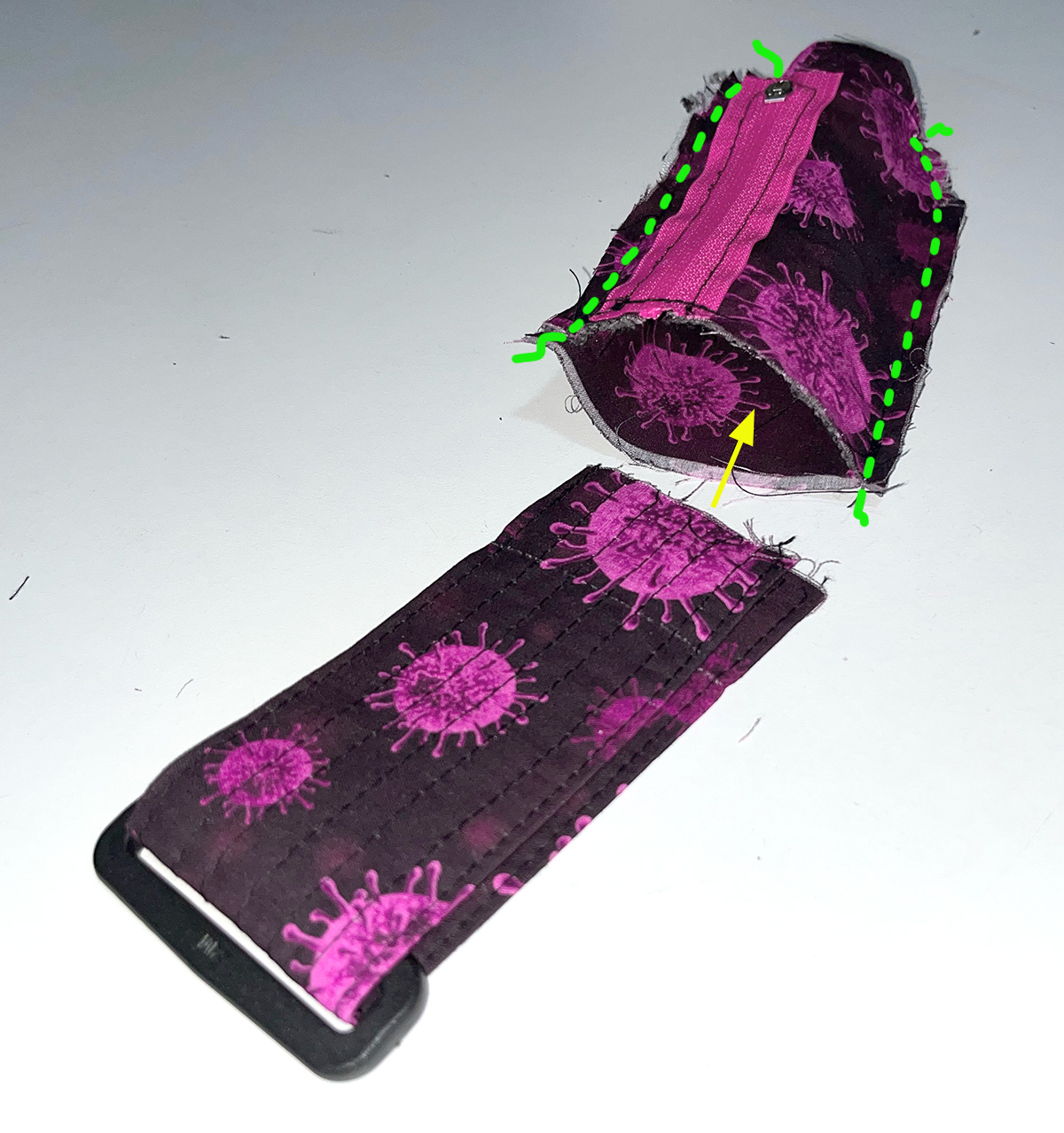 Gurtband mit Ring einschieben