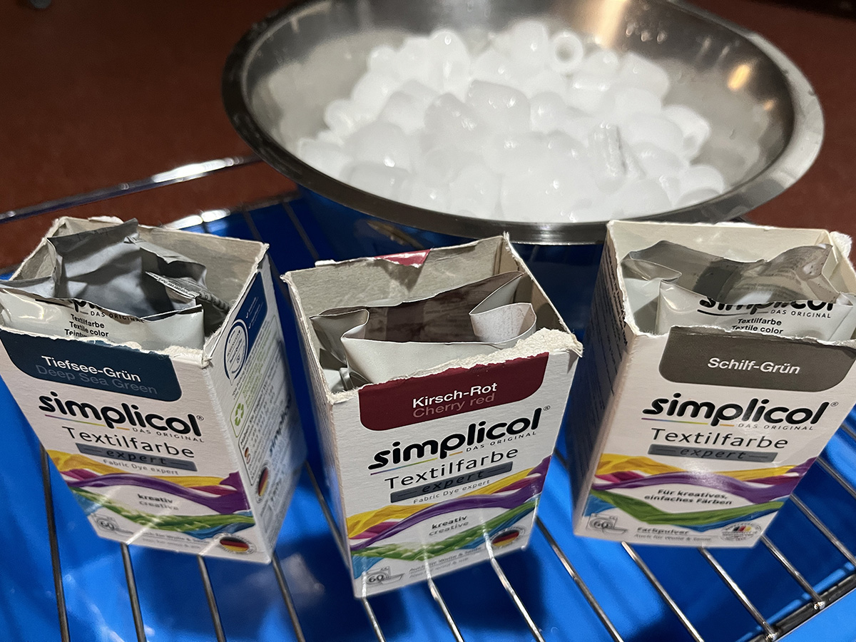 Das braucht man zum Batiken mit Eis