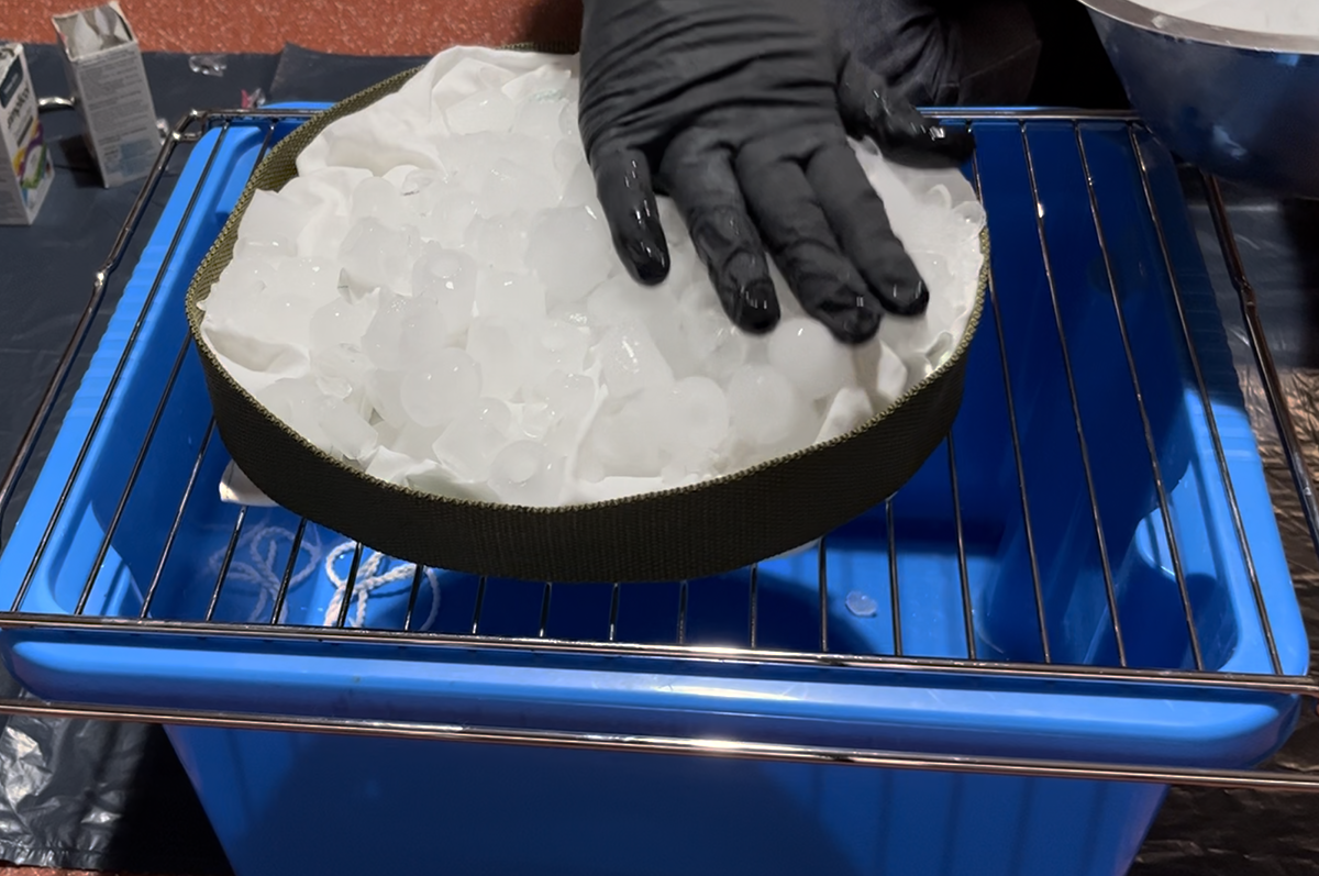 Eiswürfel einfüllen