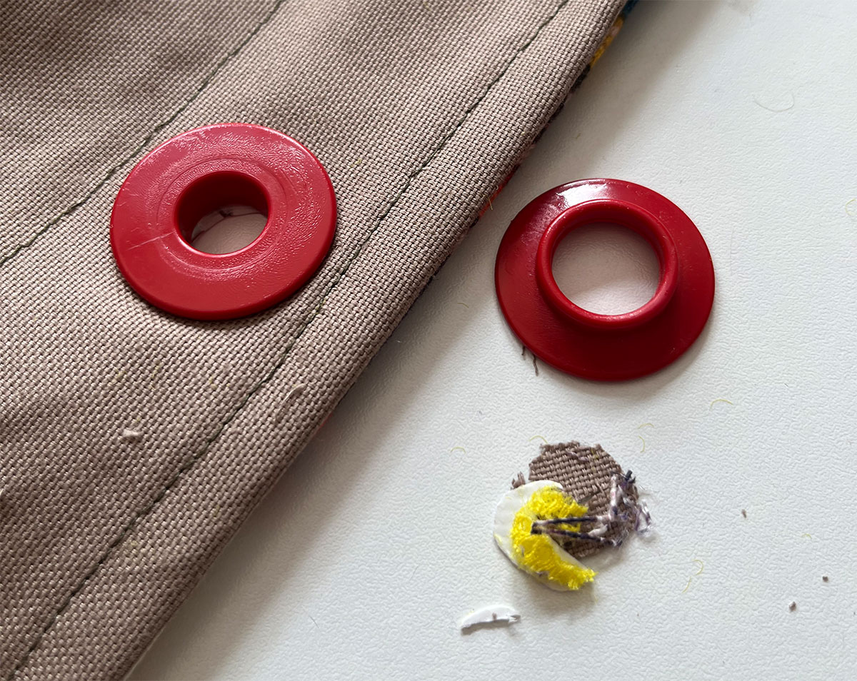 Unterteil der Clipöse durchstecken