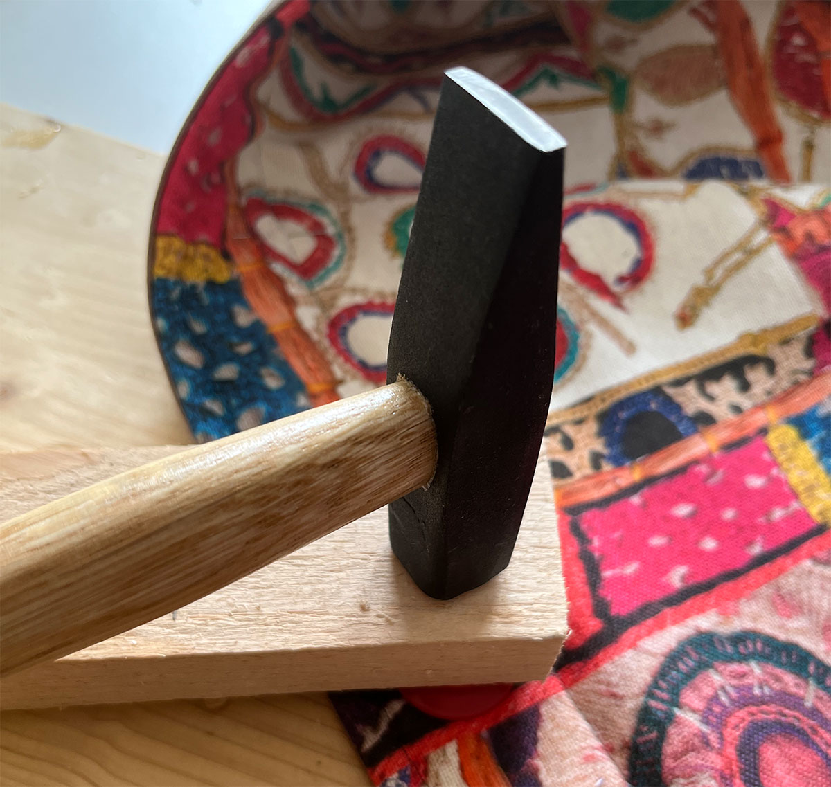 Clipöse mit Hammer befestigen